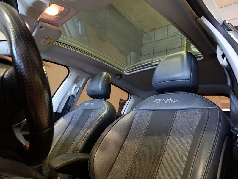 Peugeot 208 Urbantech 1.6 2017/2018 SIM VEÍCULOS PORTO ALEGRE / Carros no Vale