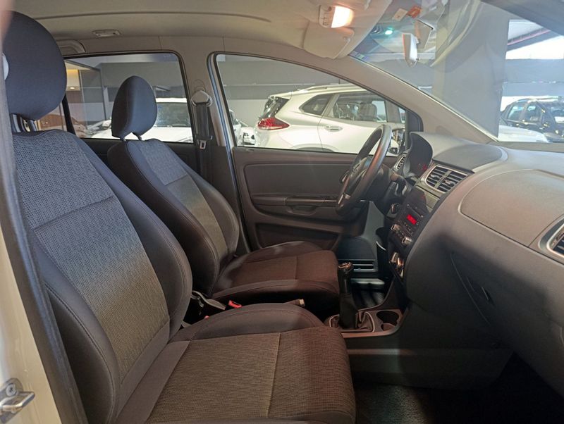 Volkswagen Fox 1.6 G2 Trend 2012/2013 SIM VEÍCULOS PORTO ALEGRE / Carros no Vale