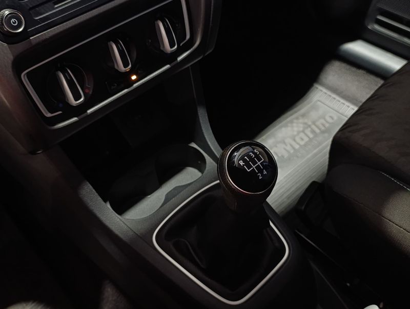 Volkswagen Fox Cl Mbv 2017/2018 SIM VEÍCULOS PORTO ALEGRE / Carros no Vale