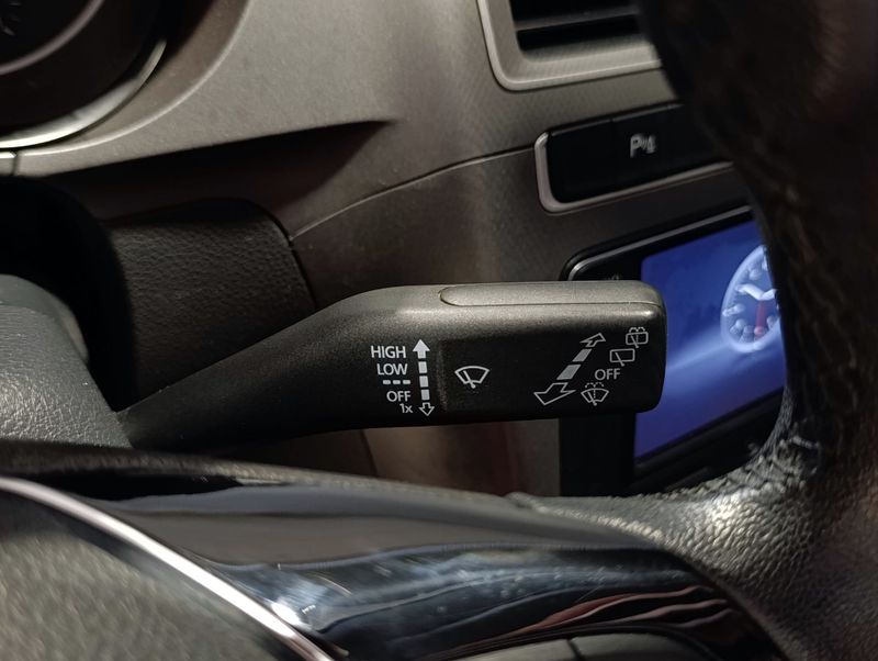 Volkswagen Fox Cl Mbv 2017/2018 SIM VEÍCULOS PORTO ALEGRE / Carros no Vale