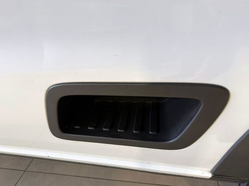 Volkswagen Saveiro Robust 1.6 Total 16v 2023/2023 SIM VEÍCULOS PORTO ALEGRE / Carros no Vale