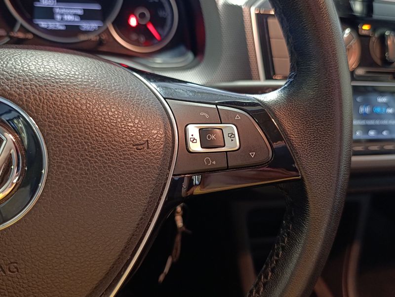 Volkswagen Up Move 1.0 Tsi Total 12v 2017/2018 SIM VEÍCULOS PORTO ALEGRE / Carros no Vale