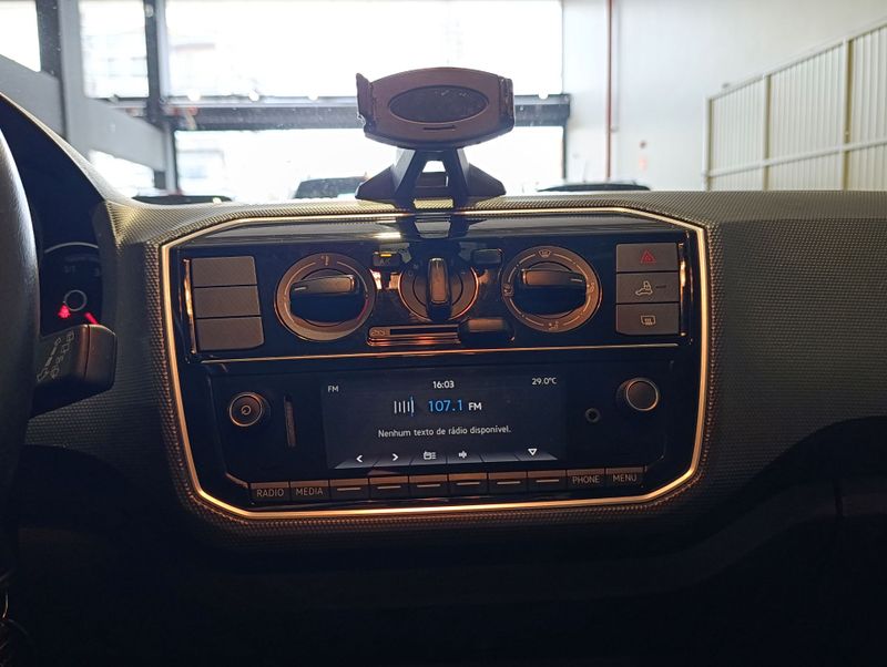 Volkswagen Up Move 1.0 Tsi Total 12v 2017/2018 SIM VEÍCULOS PORTO ALEGRE / Carros no Vale