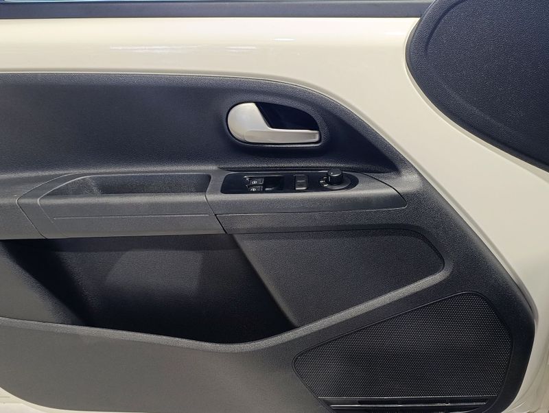 Volkswagen Up Move 1.0 Tsi Total 12v 2017/2018 SIM VEÍCULOS PORTO ALEGRE / Carros no Vale