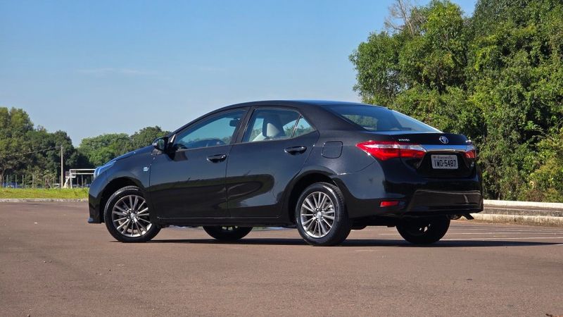 Toyota Corolla XEi 2.0 16V 2016/2016 AUTO NÍVEL VEÍCULOS SANTA CRUZ DO SUL / Carros no Vale Toyota Corolla XEi 2.0 16V 2016/2016 AUTO NÍVEL VEÍCULOS SANTA CRUZ DO SUL / Carros no Vale