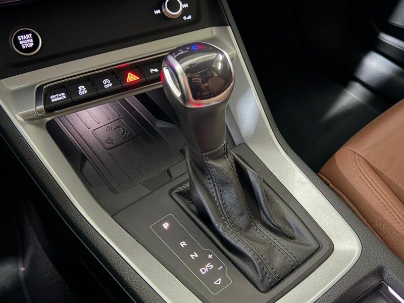 AUDI Q3 2.0 TFSI PERFORMANCE QUATTRO 2022/2023 SUL SERRA MOTORS CAXIAS DO SUL / Carros no Vale