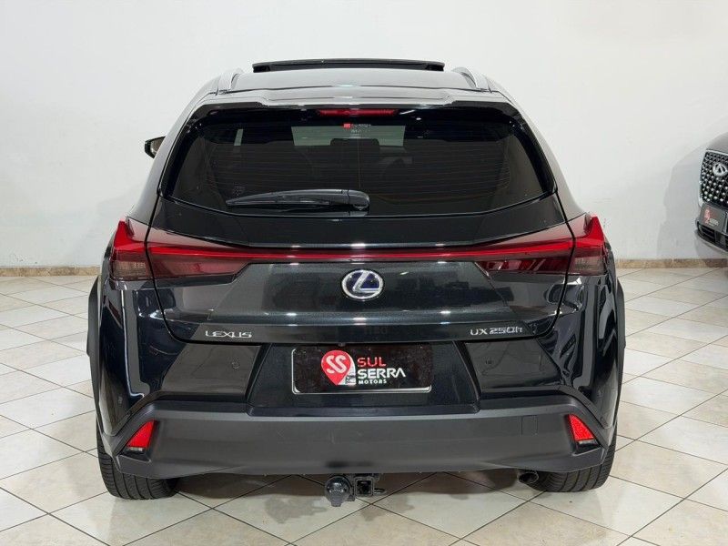 LEXUS UX 250H 2.0 16V LUXURY HÍBRIDO 2021/2022 SUL SERRA MOTORS CAXIAS DO SUL / Carros no Vale