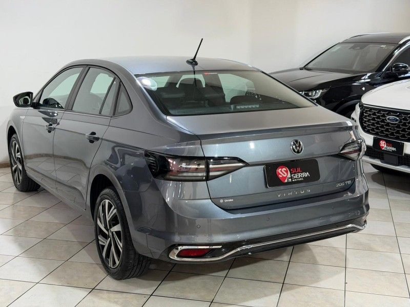 VOLKSWAGEN VIRTUS 1.0 200 TSI HIGHLINE 2023/2024 SUL SERRA MOTORS CAXIAS DO SUL / Carros no Vale