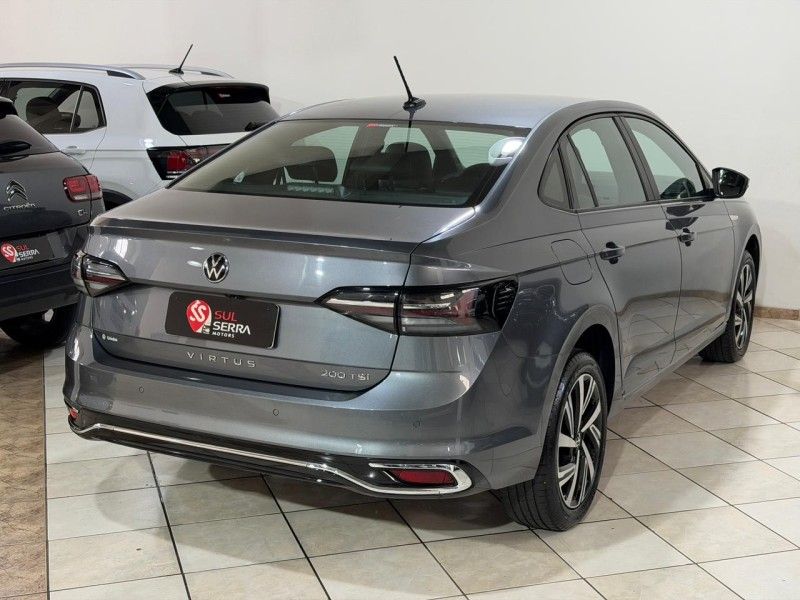 VOLKSWAGEN VIRTUS 1.0 200 TSI HIGHLINE 2023/2024 SUL SERRA MOTORS CAXIAS DO SUL / Carros no Vale