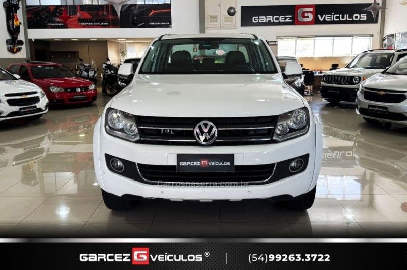 VOLKSWAGEN AMAROK 2.0 HIGHLINE 4X4 CD 16V TURBO INTERCOOLER 2014/2014 GARCEZ VEÍCULOS BENTO GONÇALVES / Carros no Vale