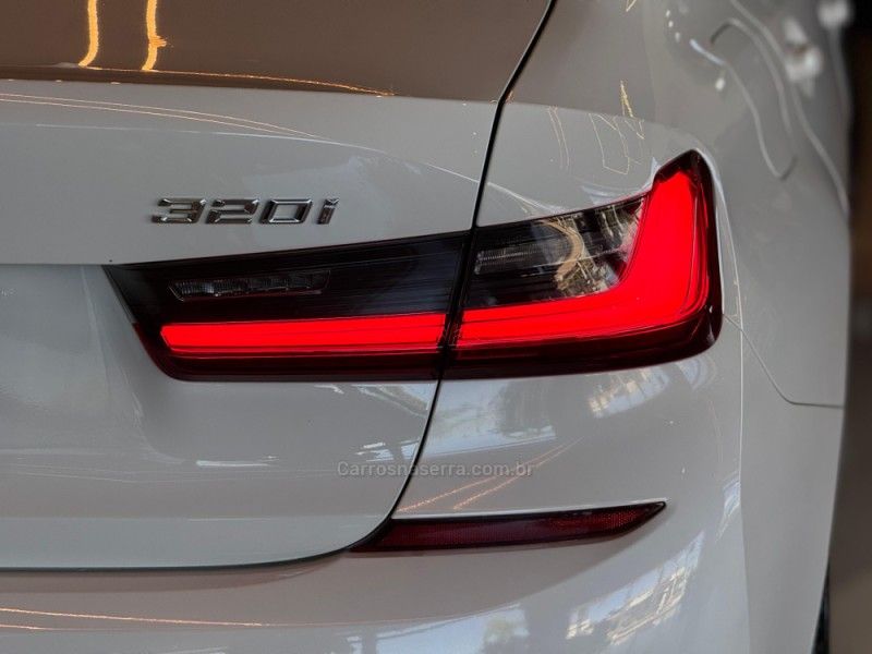 BMW 320I 2.0 M SPORT 16V TURBO 2020/2020 GRIFFCAR MULTIMARCAS DOIS IRMÃOS / Carros no Vale