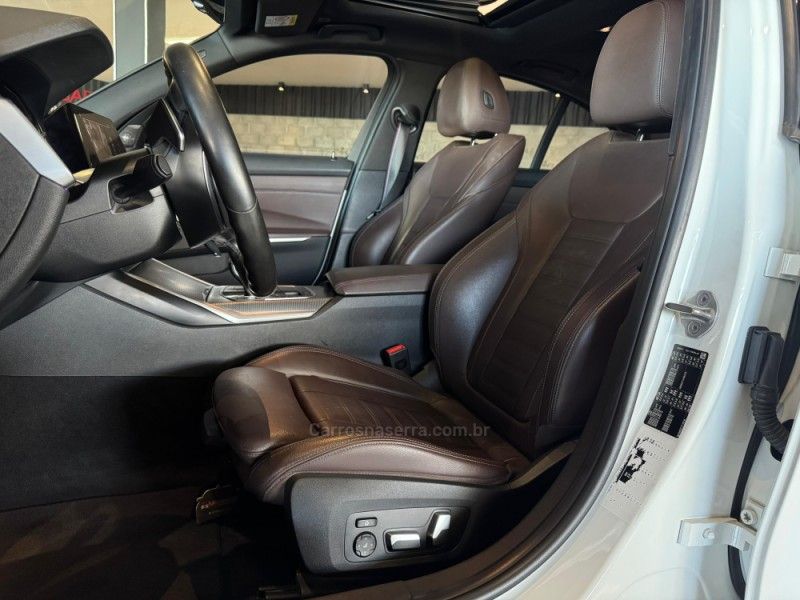 BMW 320I 2.0 M SPORT 16V TURBO 2020/2020 GRIFFCAR MULTIMARCAS DOIS IRMÃOS / Carros no Vale