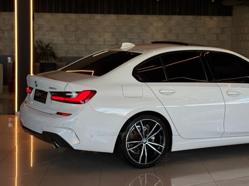 BMW 320I 2.0 M SPORT 16V TURBO 2020/2020 GRIFFCAR MULTIMARCAS DOIS IRMÃOS / Carros no Vale