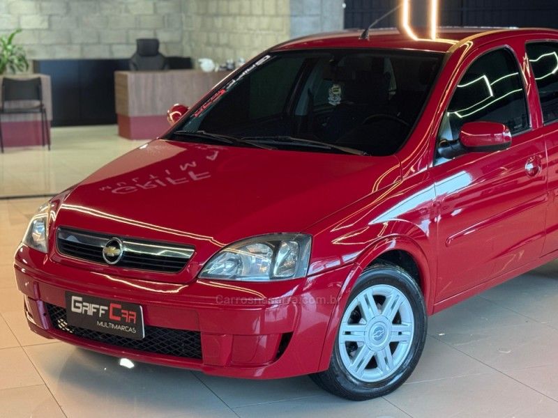 CHEVROLET CORSA 1.4 MPFI PREMIUM 8V 2008/2009 GRIFFCAR MULTIMARCAS DOIS IRMÃOS / Carros no Vale