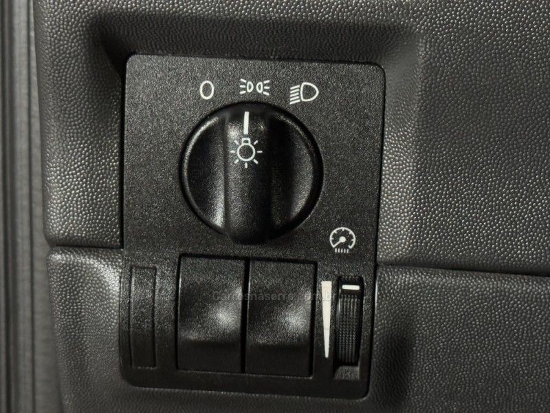 CHEVROLET CORSA 1.4 MPFI PREMIUM 8V 2008/2009 GRIFFCAR MULTIMARCAS DOIS IRMÃOS / Carros no Vale