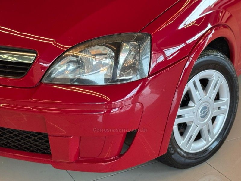 CHEVROLET CORSA 1.4 MPFI PREMIUM 8V 2008/2009 GRIFFCAR MULTIMARCAS DOIS IRMÃOS / Carros no Vale