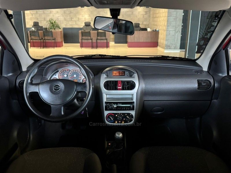 CHEVROLET CORSA 1.4 MPFI PREMIUM 8V 2008/2009 GRIFFCAR MULTIMARCAS DOIS IRMÃOS / Carros no Vale
