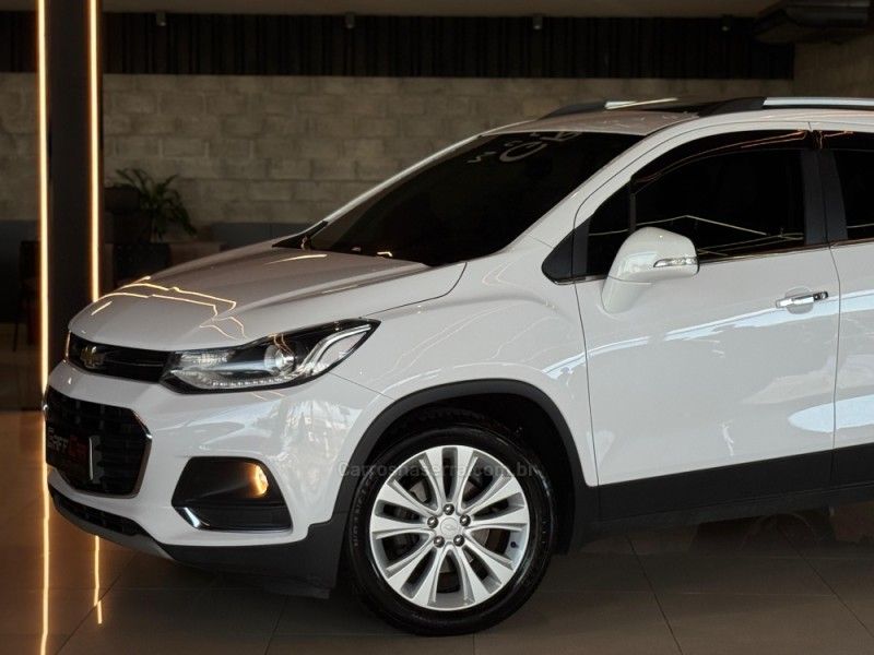 CHEVROLET TRACKER 1.4 16V PREMIER TURBO 2018/2019 GRIFFCAR MULTIMARCAS DOIS IRMÃOS / Carros no Vale