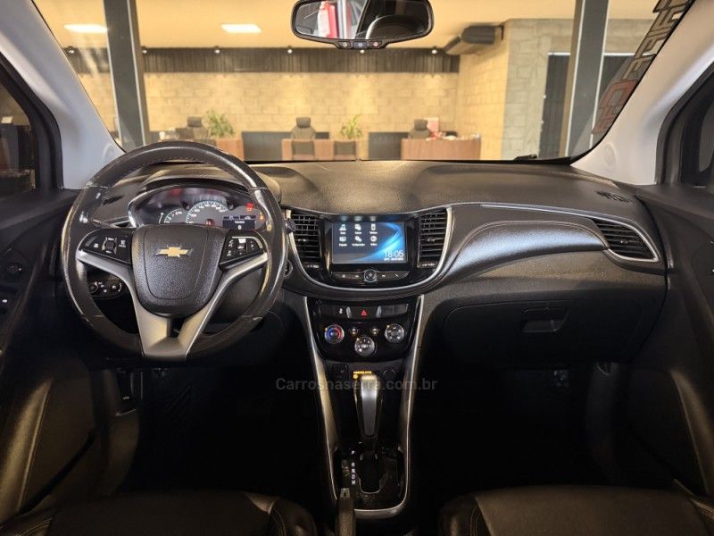CHEVROLET TRACKER 1.4 16V TURBO PREMIER 2018/2019 GRIFFCAR MULTIMARCAS DOIS IRMÃOS / Carros no Vale
