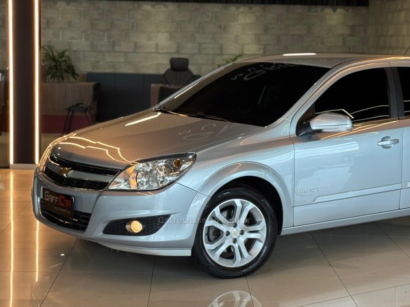 CHEVROLET VECTRA 2.0 MPFI ELEGANCE 8V 140CV 2010/2011 GRIFFCAR MULTIMARCAS DOIS IRMÃOS / Carros no Vale