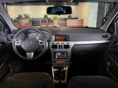 CHEVROLET VECTRA 2.0 MPFI ELEGANCE 8V 140CV 2010/2011 GRIFFCAR MULTIMARCAS DOIS IRMÃOS / Carros no Vale