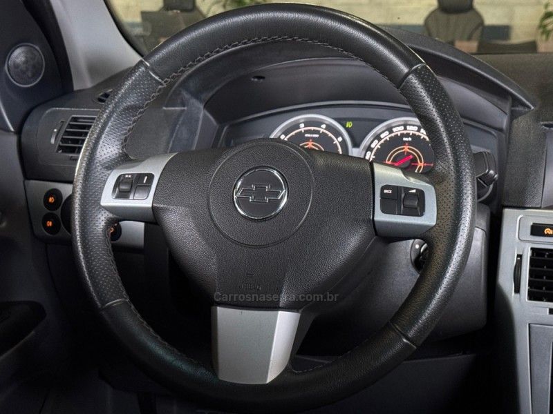 CHEVROLET VECTRA 2.0 MPFI ELEGANCE 8V 140CV 2010/2011 GRIFFCAR MULTIMARCAS DOIS IRMÃOS / Carros no Vale