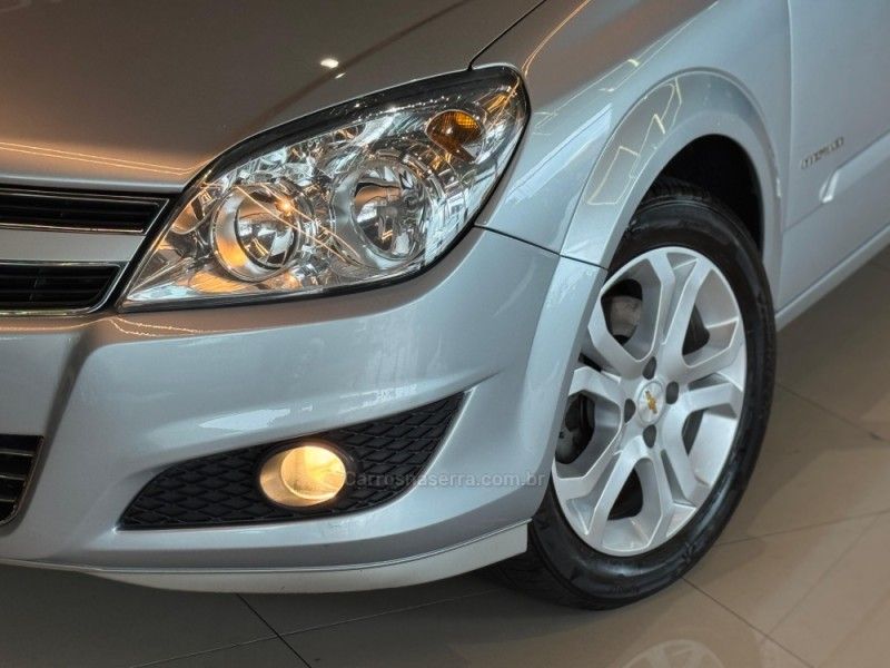 CHEVROLET VECTRA 2.0 MPFI ELEGANCE 8V 140CV 2010/2011 GRIFFCAR MULTIMARCAS DOIS IRMÃOS / Carros no Vale