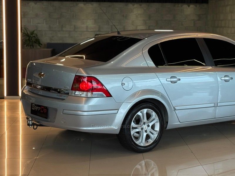 CHEVROLET VECTRA 2.0 MPFI ELEGANCE 8V 140CV 2010/2011 GRIFFCAR MULTIMARCAS DOIS IRMÃOS / Carros no Vale