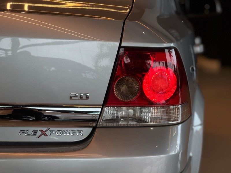 CHEVROLET VECTRA 2.0 MPFI ELEGANCE 8V 140CV 2010/2011 GRIFFCAR MULTIMARCAS DOIS IRMÃOS / Carros no Vale