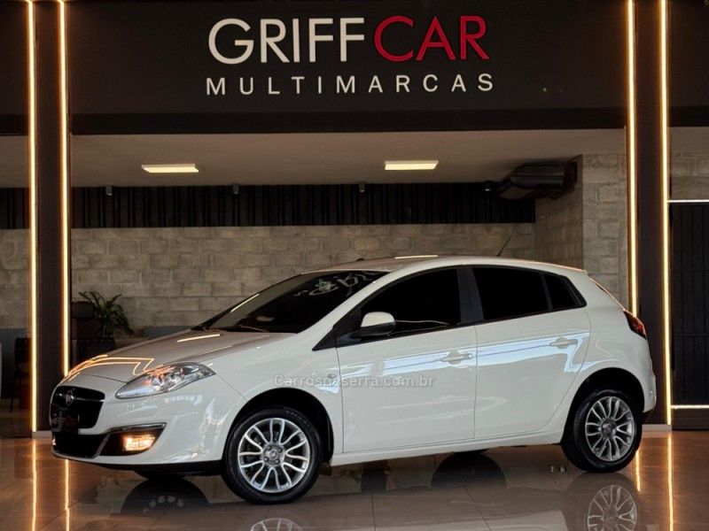 FIAT BRAVO 1.8 ESSENCE 16V 2015/2016 GRIFFCAR MULTIMARCAS DOIS IRMÃOS / Carros no Vale FIAT BRAVO 1.8 ESSENCE 16V 2015/2016 GRIFFCAR MULTIMARCAS DOIS IRMÃOS / Carros no Vale