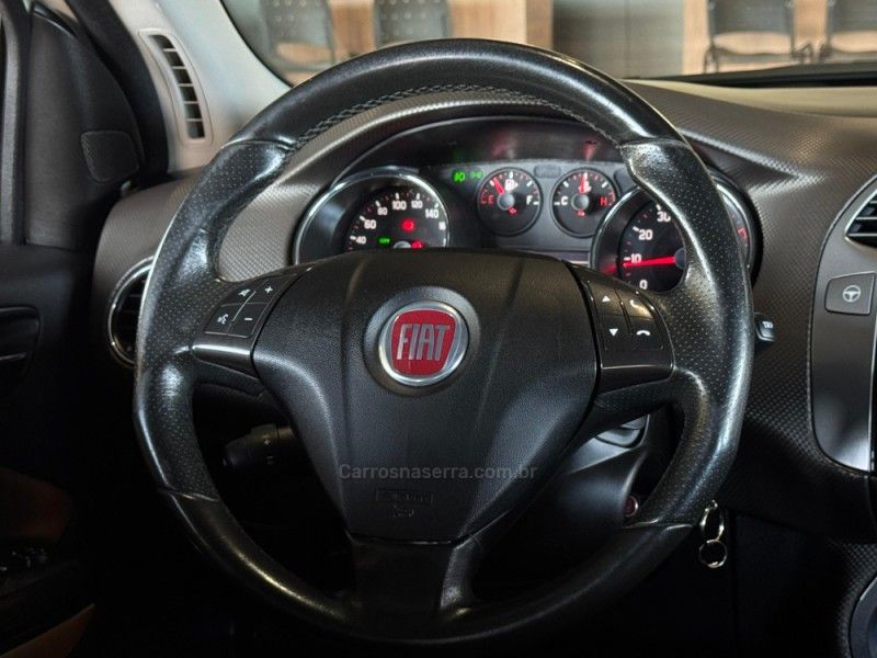 FIAT BRAVO 1.8 ESSENCE 16V 2015/2016 GRIFFCAR MULTIMARCAS DOIS IRMÃOS / Carros no Vale FIAT BRAVO 1.8 ESSENCE 16V 2015/2016 GRIFFCAR MULTIMARCAS DOIS IRMÃOS / Carros no Vale