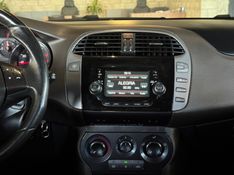 FIAT BRAVO 1.8 ESSENCE 16V 2015/2016 GRIFFCAR MULTIMARCAS DOIS IRMÃOS / Carros no Vale