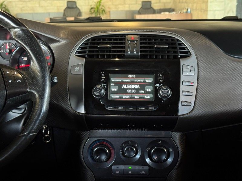 FIAT BRAVO 1.8 ESSENCE 16V 2015/2016 GRIFFCAR MULTIMARCAS DOIS IRMÃOS / Carros no Vale FIAT BRAVO 1.8 ESSENCE 16V 2015/2016 GRIFFCAR MULTIMARCAS DOIS IRMÃOS / Carros no Vale