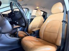 FIAT BRAVO 1.8 ESSENCE 16V 2015/2016 GRIFFCAR MULTIMARCAS DOIS IRMÃOS / Carros no Vale