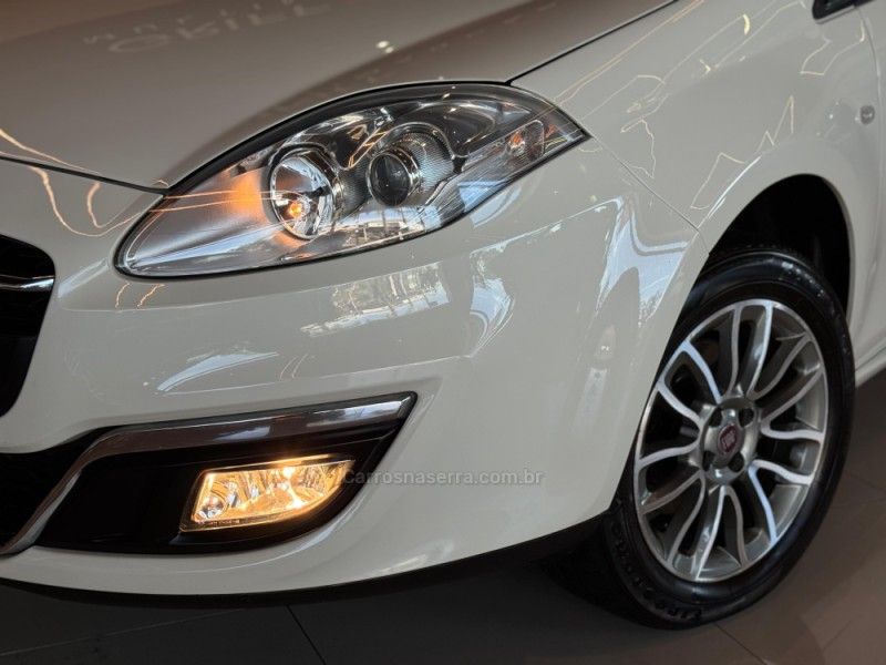 FIAT BRAVO 1.8 ESSENCE 16V 2015/2016 GRIFFCAR MULTIMARCAS DOIS IRMÃOS / Carros no Vale FIAT BRAVO 1.8 ESSENCE 16V 2015/2016 GRIFFCAR MULTIMARCAS DOIS IRMÃOS / Carros no Vale