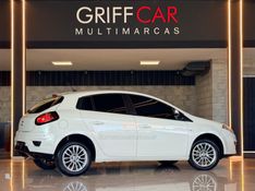 FIAT BRAVO 1.8 ESSENCE 16V 2015/2016 GRIFFCAR MULTIMARCAS DOIS IRMÃOS / Carros no Vale