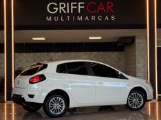 FIAT BRAVO 1.8 ESSENCE 16V 2015/2016 GRIFFCAR MULTIMARCAS DOIS IRMÃOS / Carros no Vale