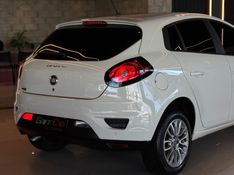 FIAT BRAVO 1.8 ESSENCE 16V 2015/2016 GRIFFCAR MULTIMARCAS DOIS IRMÃOS / Carros no Vale