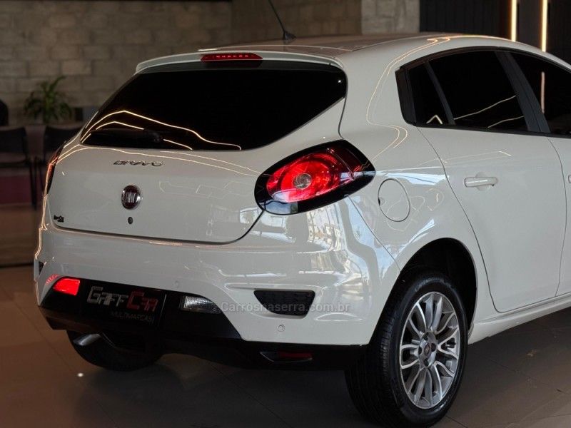 FIAT BRAVO 1.8 ESSENCE 16V 2015/2016 GRIFFCAR MULTIMARCAS DOIS IRMÃOS / Carros no Vale FIAT BRAVO 1.8 ESSENCE 16V 2015/2016 GRIFFCAR MULTIMARCAS DOIS IRMÃOS / Carros no Vale
