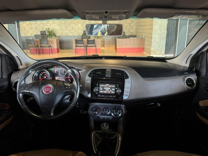 FIAT BRAVO 1.8 ESSENCE 16V 2015/2016 GRIFFCAR MULTIMARCAS DOIS IRMÃOS / Carros no Vale FIAT BRAVO 1.8 ESSENCE 16V 2015/2016 GRIFFCAR MULTIMARCAS DOIS IRMÃOS / Carros no Vale