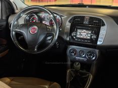 FIAT BRAVO 1.8 ESSENCE 16V 2015/2016 GRIFFCAR MULTIMARCAS DOIS IRMÃOS / Carros no Vale