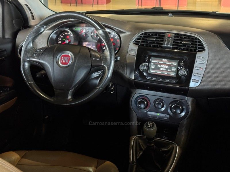 FIAT BRAVO 1.8 ESSENCE 16V 2015/2016 GRIFFCAR MULTIMARCAS DOIS IRMÃOS / Carros no Vale FIAT BRAVO 1.8 ESSENCE 16V 2015/2016 GRIFFCAR MULTIMARCAS DOIS IRMÃOS / Carros no Vale
