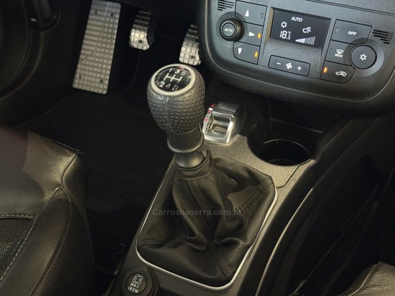 FIAT PUNTO 1.4 MPI 16V T-JET 2014/2014 GRIFFCAR MULTIMARCAS DOIS IRMÃOS / Carros no Vale