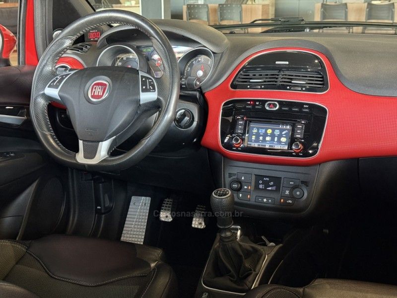 FIAT PUNTO 1.4 MPI 16V T-JET 2014/2014 GRIFFCAR MULTIMARCAS DOIS IRMÃOS / Carros no Vale