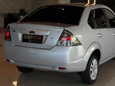 FORD FIESTA 1.6 MPI CLASS SEDAN 8V 2012/2013 GRIFFCAR MULTIMARCAS DOIS IRMÃOS / Carros no Vale