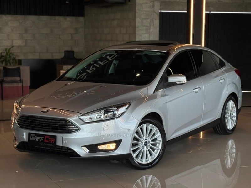 FORD FOCUS 2.0 TITANIUM PLUS 16V 2018/2019 GRIFFCAR MULTIMARCAS DOIS IRMÃOS / Carros no Vale
