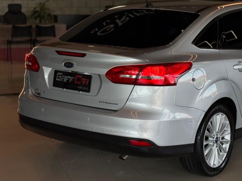 FORD FOCUS 2.0 TITANIUM PLUS 16V 2018/2019 GRIFFCAR MULTIMARCAS DOIS IRMÃOS / Carros no Vale