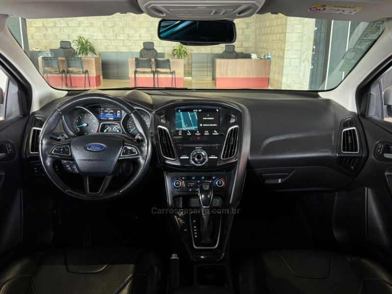 FORD FOCUS 2.0 TITANIUM PLUS 16V 2018/2019 GRIFFCAR MULTIMARCAS DOIS IRMÃOS / Carros no Vale
