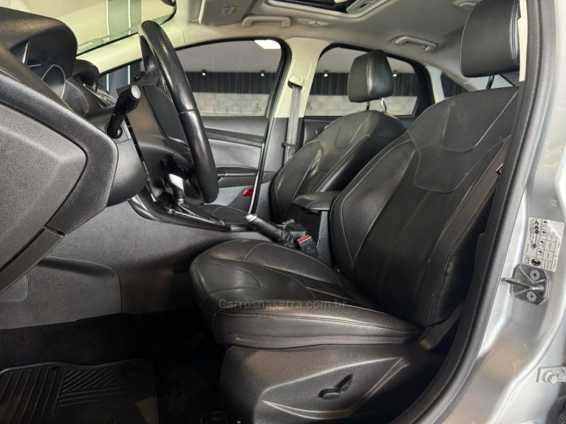 FORD FOCUS 2.0 TITANIUM PLUS 16V 2018/2019 GRIFFCAR MULTIMARCAS DOIS IRMÃOS / Carros no Vale