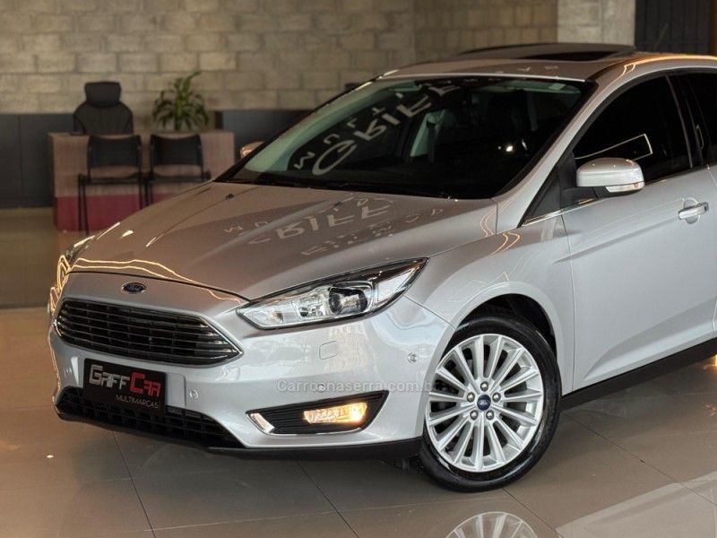 FORD FOCUS 2.0 TITANIUM PLUS 16V 2018/2019 GRIFFCAR MULTIMARCAS DOIS IRMÃOS / Carros no Vale
